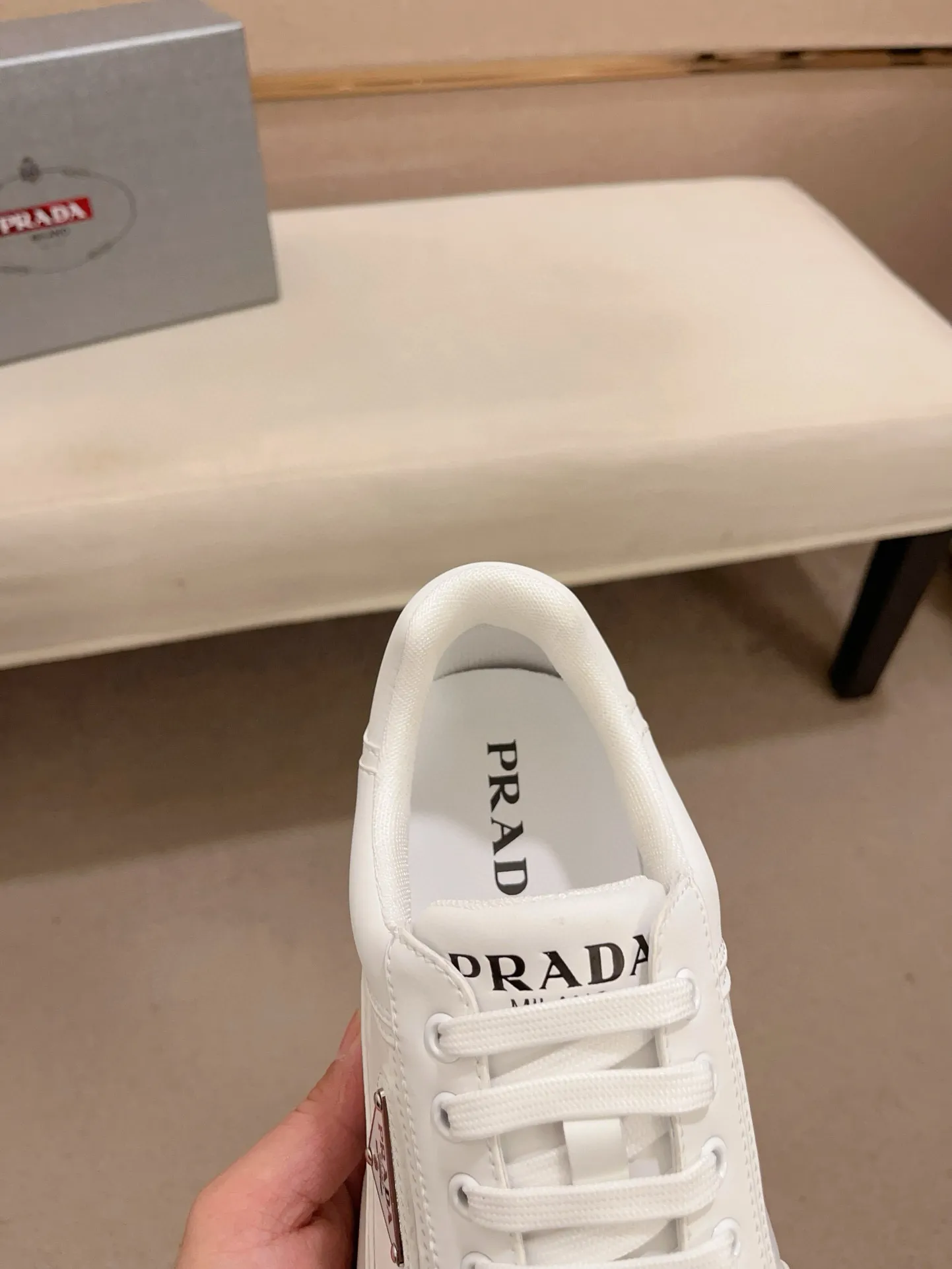 Men's shoes 💰 580 💰 (high version) new Prada (Prada) high-top counters are launched simultaneously, new men's shoes, 😘fabrics are selected from waterproof technical cloth. First layer cowhide lining. 👍🏿Original molded anti-slip rubber outsole, with exquisite lines, simple and elegant, comfortable and high-end for leisure travel. Number of yards: 38 to 44. (Can be customized for 45.46.)